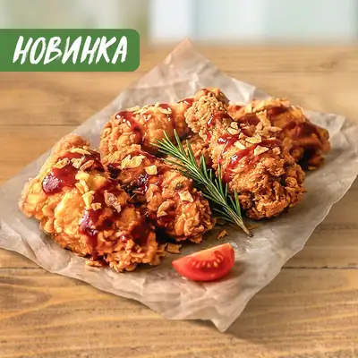 Крылья барбекю с луком фри